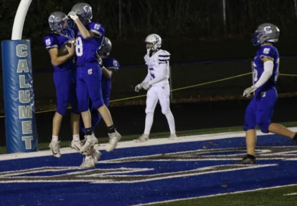 Copper Kings football swats away Purple Hornets